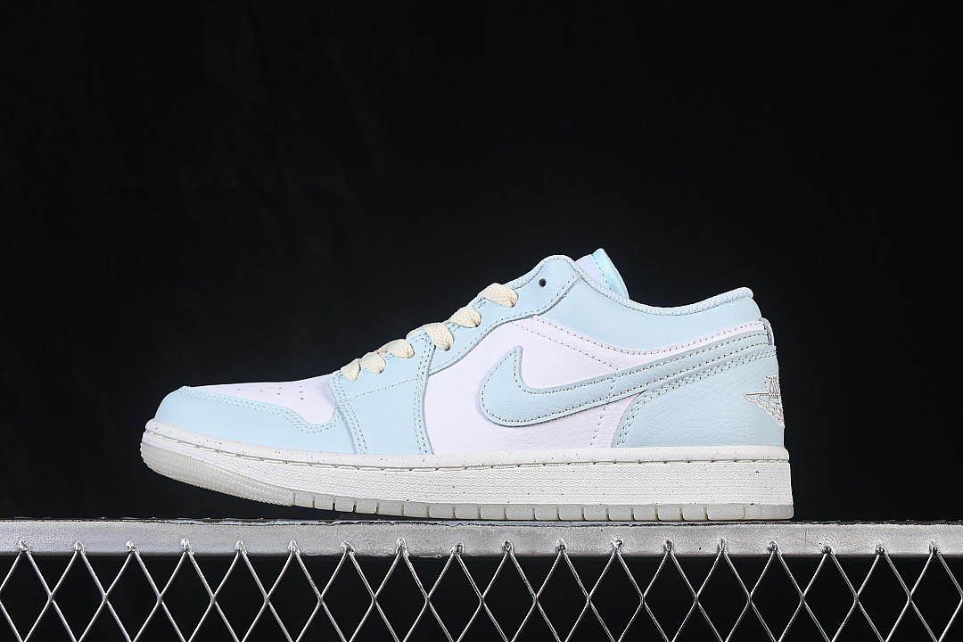 Jordan Jordan 1 LOW SE GLACIER BLUE/SUMMIT WHITE/GUAVA ICE · HJ5999-400, photo 1