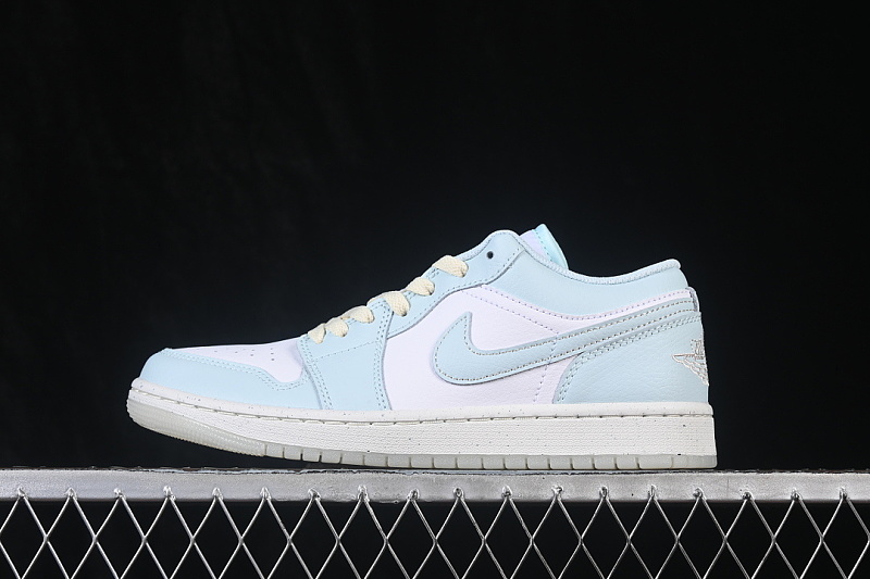 Jordan Jordan 1 LOW SE GLACIER BLUE/SUMMIT WHITE/GUAVA ICE · HJ5999-400, photo 1