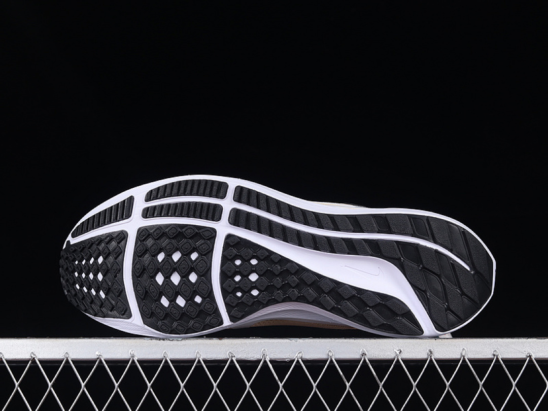 Nike [DV3854-105]-[AIR ZOOM PEGASUS 40 KHAKI/BLACK/WHITE]-[MAN:39-45] - Image 14