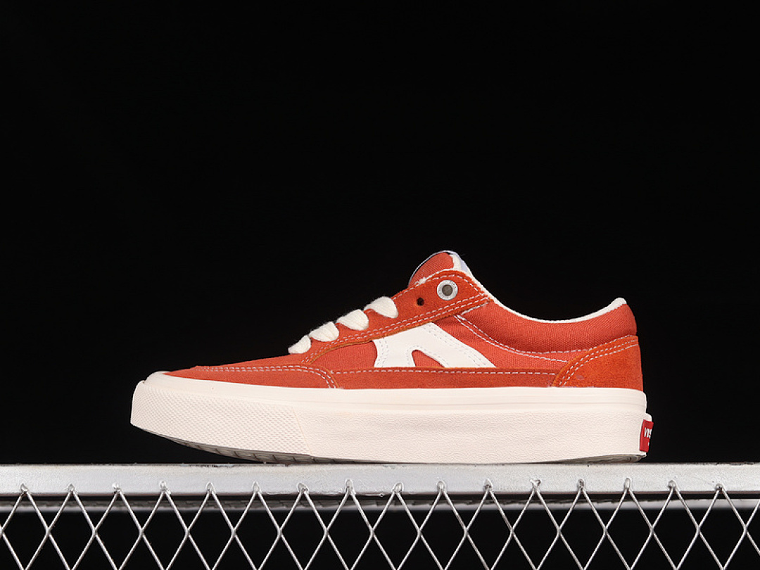On Running [VISION STREET WEAR DIRTY ORANGE/DIRTY ORANGE/WHITE]-[WOMAN:35-39]-[MAN:40-44], photo 1
