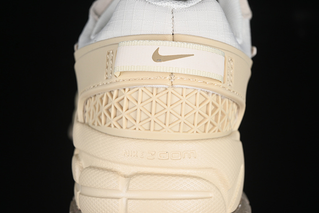 Nike [FV2295-101]-[ZOOM VOMERO ROAM WHITE/BEIGE]-[WOMAN:36-39]-[MAN:40-45] - Image 7
