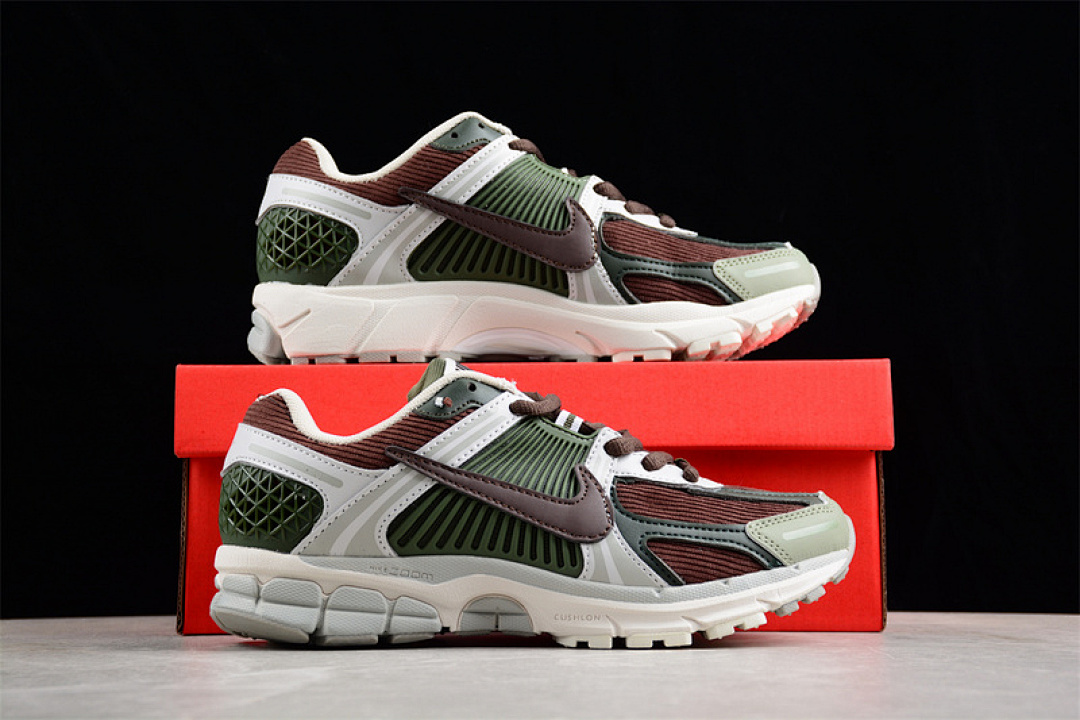 Nike [FD0884-028]-[ZOOM VOMERO 5 SP WHITE/BLACK/GREY/BROWN/GREEN]-[WOMAN:36-39]-[MAN:40-45] - Image 2