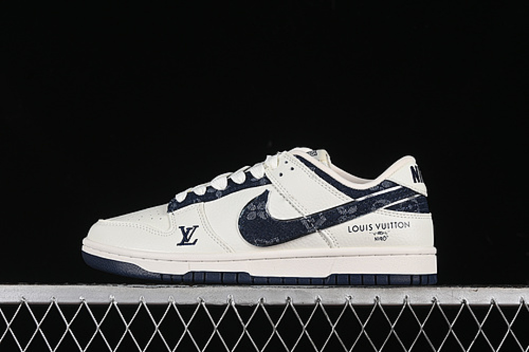 Unbranded [XB3802-360]-[SB DUNK LOW L*V WHITE/BLUE]-[WOMAN:36-39]-[MAN:40-45], photo 1