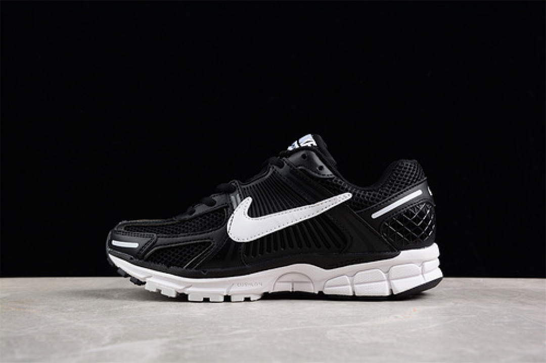 Nike Nike ZOOM VOMERO 5 SP WHITE/BLACK · FD0533-016, photo 1