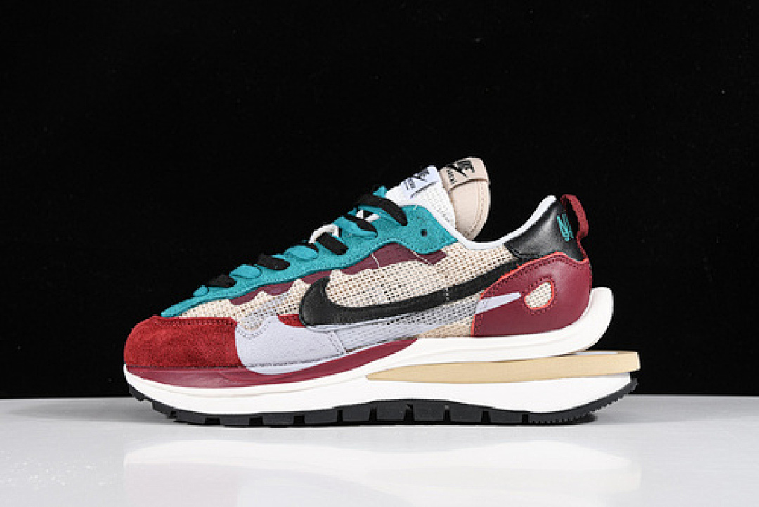 Sacai [DD3035-200]-[I8X SACAI X REGASUS VAPORRLY SP BEIGE/PURPLISH RED-GRASS (GREEN]), photo 1