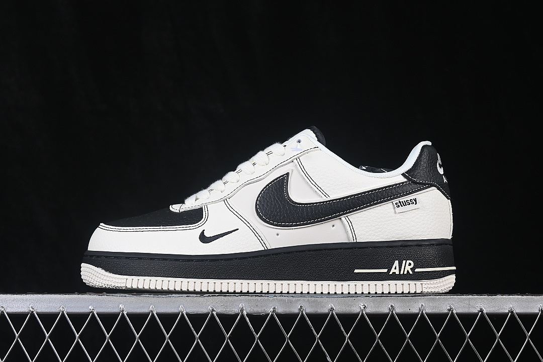 Nike Nike AIR FORCE 1 07 LOW CASUAL SNEAKERS BLACK/WHITE · DN9688-147, photo 1