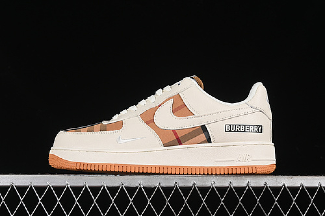 Nike Nike AIR FORCE 1 07 LOW OFF WHITE/YELLOW · DF0180-006, photo 1