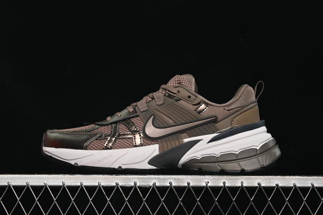 Unbranded [FD0736-202]-[V2K RUNTEKK RUN BROWN/WHITE]-[WOMAN:35.5-39]-[MAN:40-45], photo 1