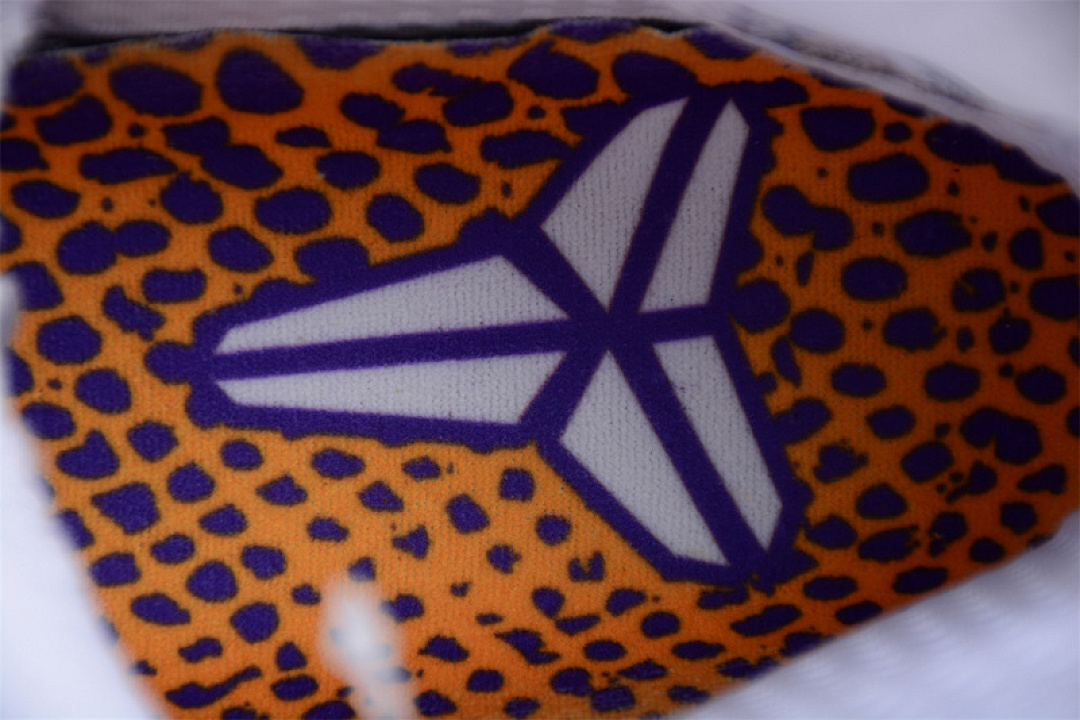 Nike [318050-191]-[ZOOM KOBE III 3 SL PROTRO MVP WHITE/PURPLE/GOLD]-[MAN:40-46] - Image 6