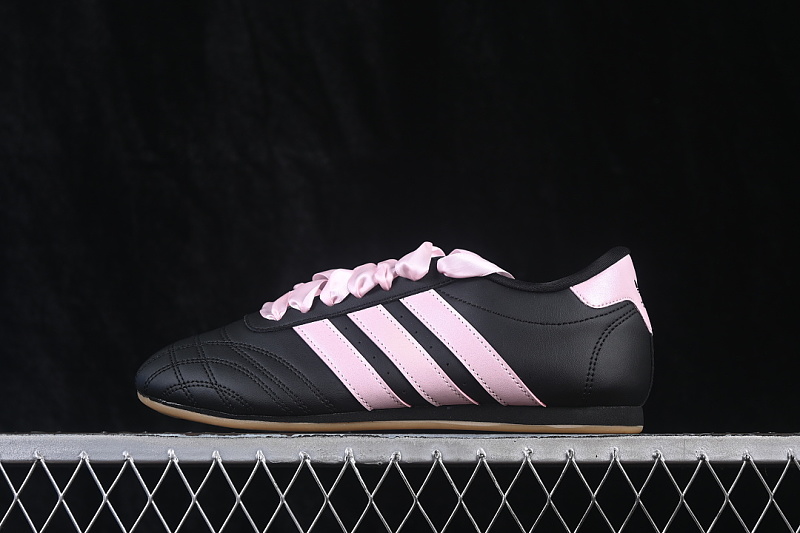 On Running On Running TAEKWONDO COMFORTABLE ANTI SLIP TRAINING SHOES PINK/BLACK · JS1615, photo 1