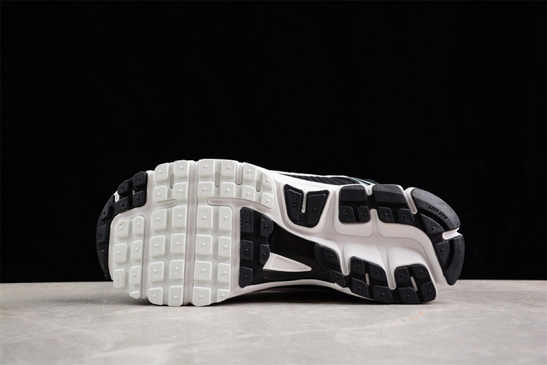 Nike [FD0533-066]-[ZOOM VOMERO 5 SP WHITE/BLACK/GREY/RED]-[WOMAN:36-39]-[MAN:40-45] - Image 14