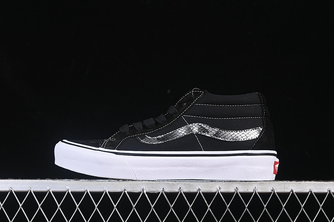 MID SIZED CASUAL SKATE SHOES SILVER/WHITE/BLACK · VN0A347UVGD, photo 1