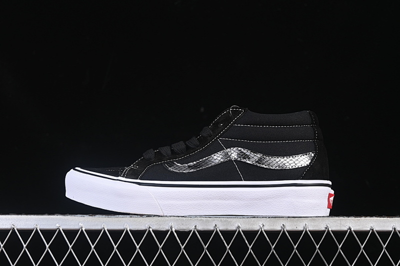 MID SIZED CASUAL SKATE SHOES SILVER/WHITE/BLACK · VN0A347UVGD, photo 1