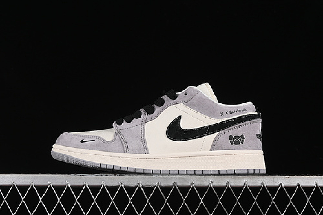 Jordan AIR Jordan 1 LOW WHITE/GREY/BLACK · SJ9950-015, photo 1