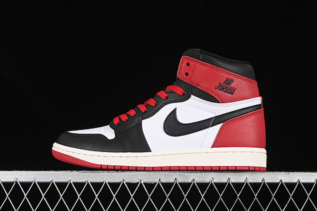 Jordan AIR Jordan 1 HIGH OG BLACK/BLACK/VARSITY RED/WHITE · DZ5485-106, photo 1