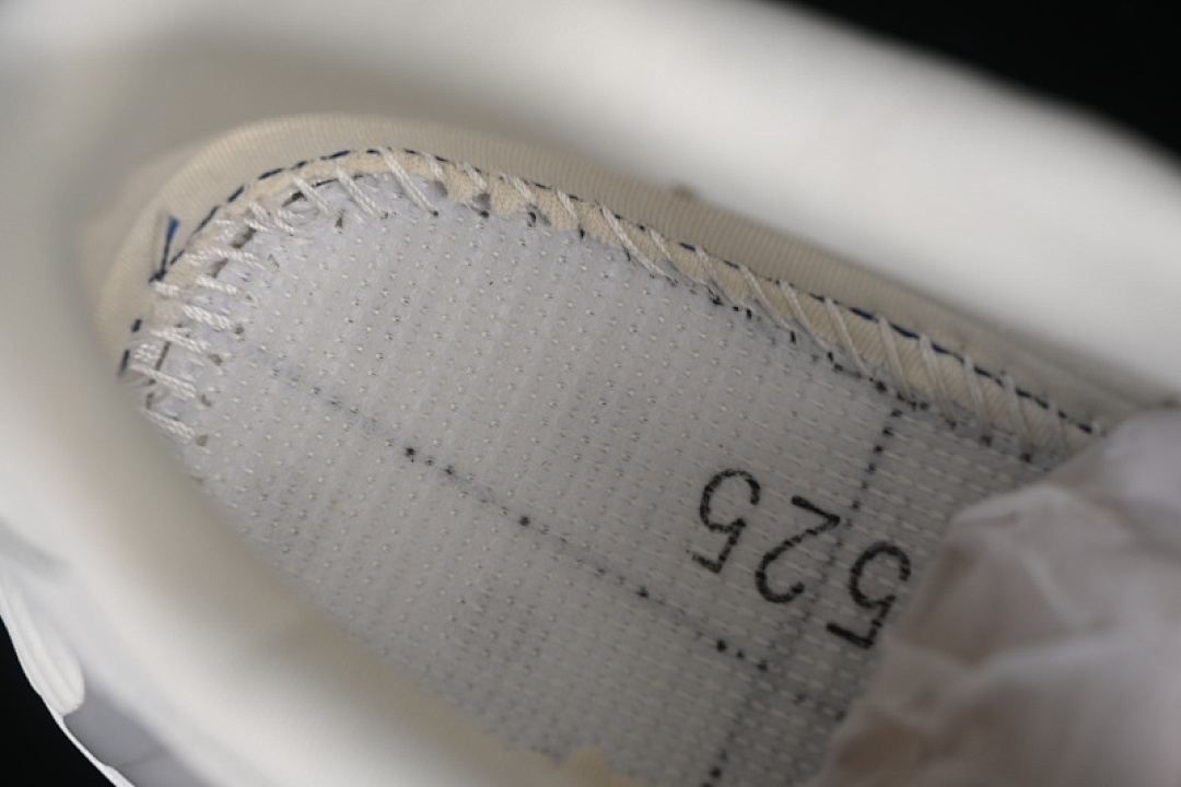 On Running [477962-26]-[XT-WHISPER WHITE/WHITE]-[WOMAN:36-39]-[MAN:40-46.5] - Image 5