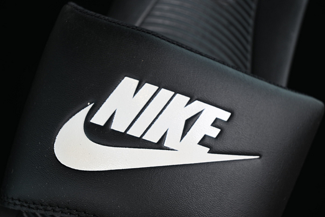 Nike [CN9675-002]-[VICTORI ONE SLIDE WHITE/BLACK/RED]-[WOMAN:36-39]-[MAN:40-45] - Image 3