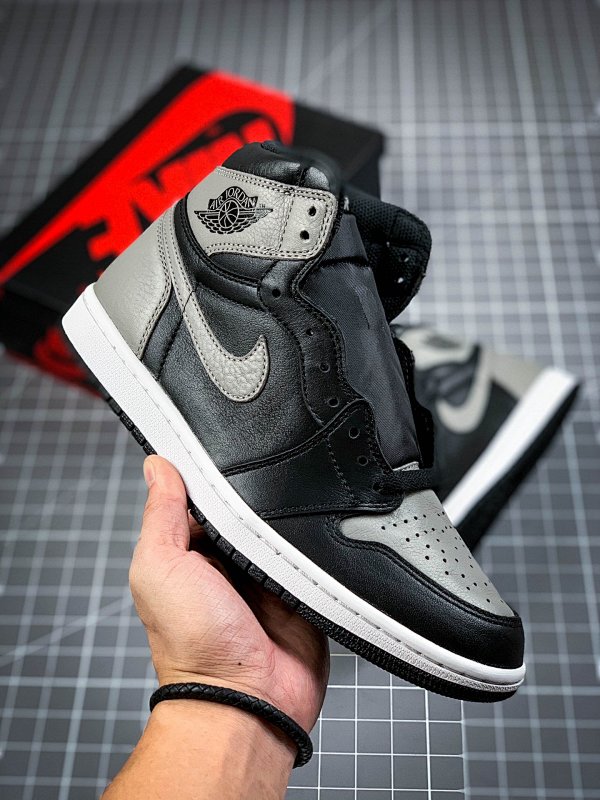 Jordan AIR Jordan 1 RETRO HIGH OG SHADOW BLACK/MEDIUM GREY/WHITE · 555088-013, photo 1
