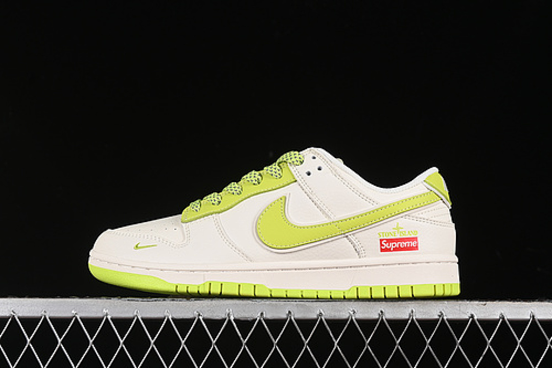 Supreme [BB9866-005]-[SB DUNK LOW SUPREME OFF WHITE/GREEN]-[WOMAN:36-39]-[MAN:40-45], photo 1