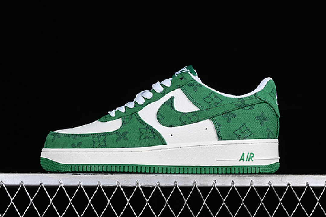 Nike Nike AIR FORCE 1 07 LOW WHITE/GREEN · CW2288-111, photo 1