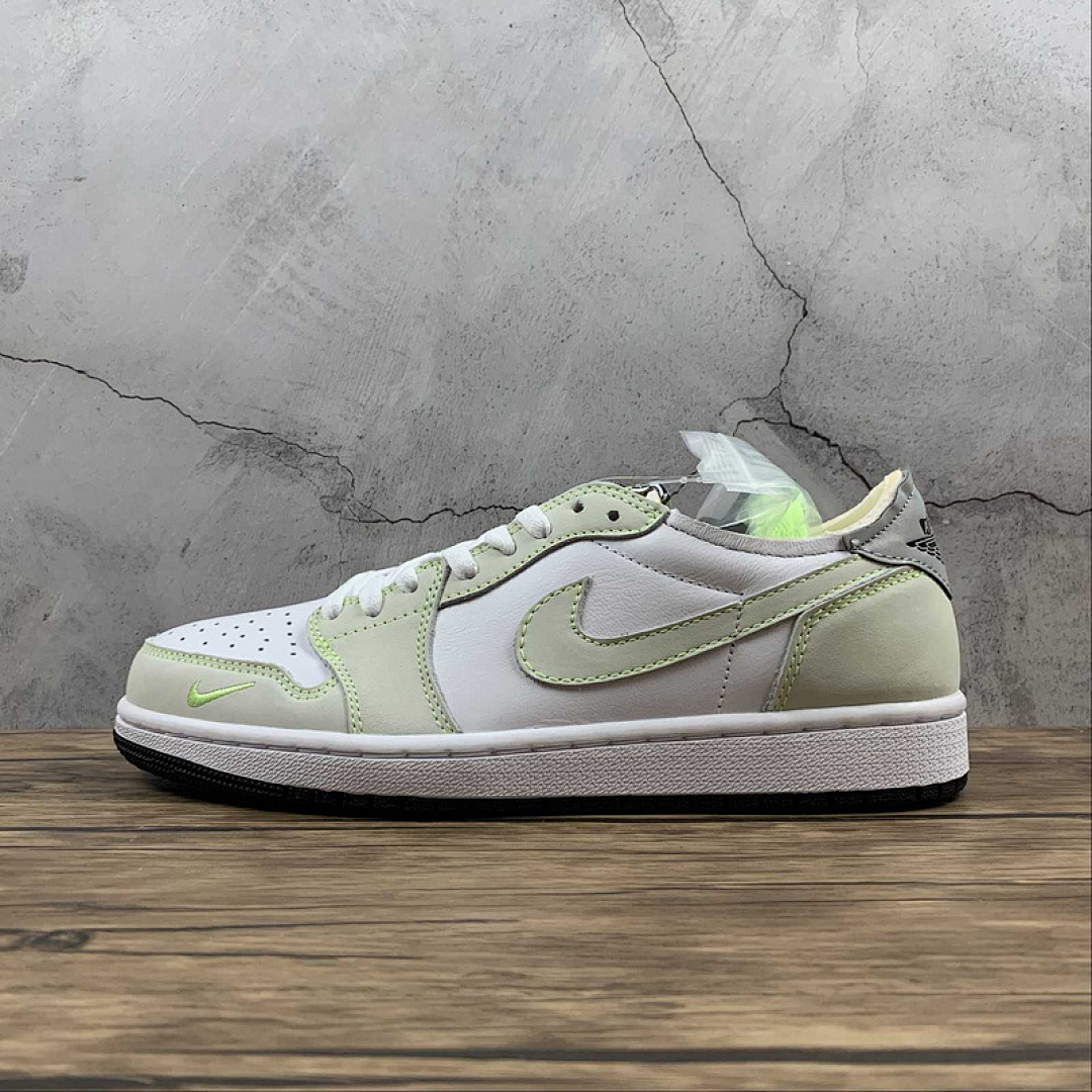 Jordan AIR Jordan 1 LOW OG WHITE/GHOST GREEN/BLACK · DM7837-103, photo 1