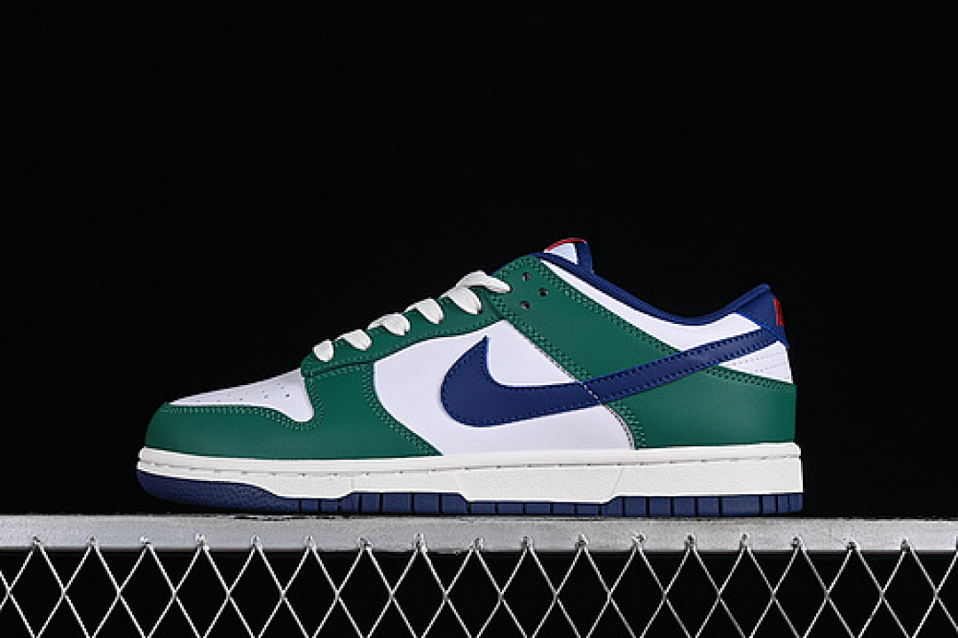Unbranded [FQ6849-141]-[SB DUNK LOW RETRO WHITE/GORGE GREEN-DEEP ROYAL BLUE-SAIL]-[UNISEX:36-45], photo 1