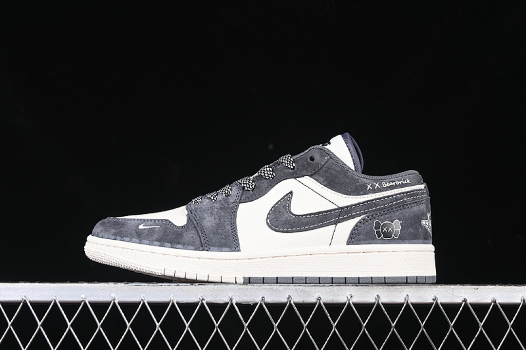 Jordan AIR Jordan 1 LOW WHITE/GREY · SJ9950-047, photo 1