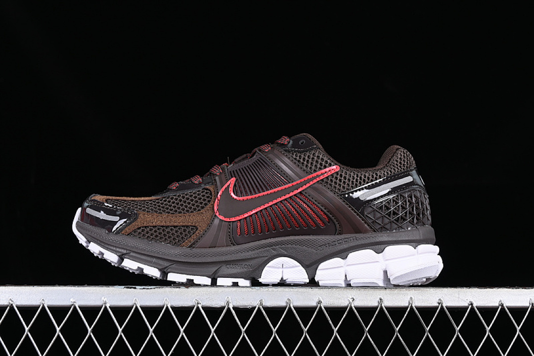 Nike [FN3420-200]-[ZOOM VOMERO 5 MS WHITE/BLACK/RED]-[WOMAN:36-39]-[MAN:40-45] - Image 2