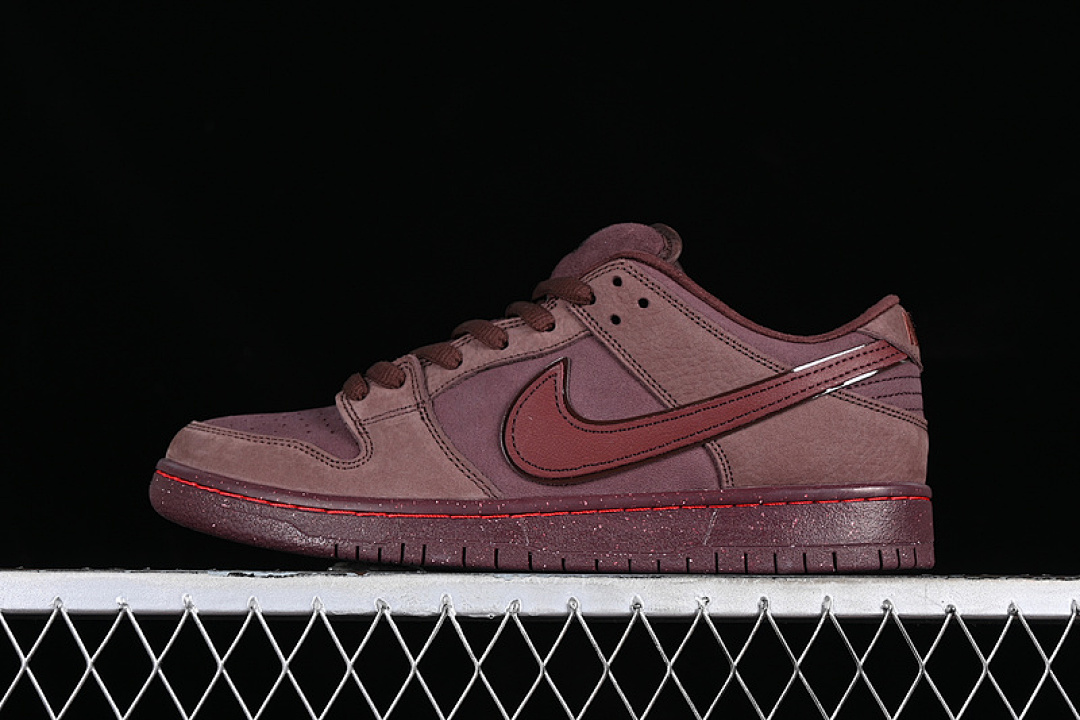 Nike SB DUNK LOW PREMIUM VALENTINES DAY GREY/RED · FN0619-600, photo 1