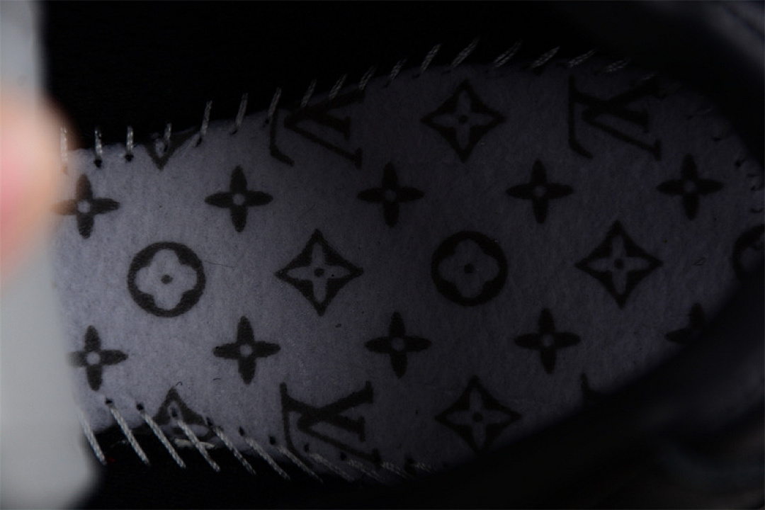 Louis Vuitton [0317174H56]-[L*V RUN AWAY SNEAKERS BLACK/WHITE]-[WOMAN:36-39]-[MAN:40-45] - Image 9