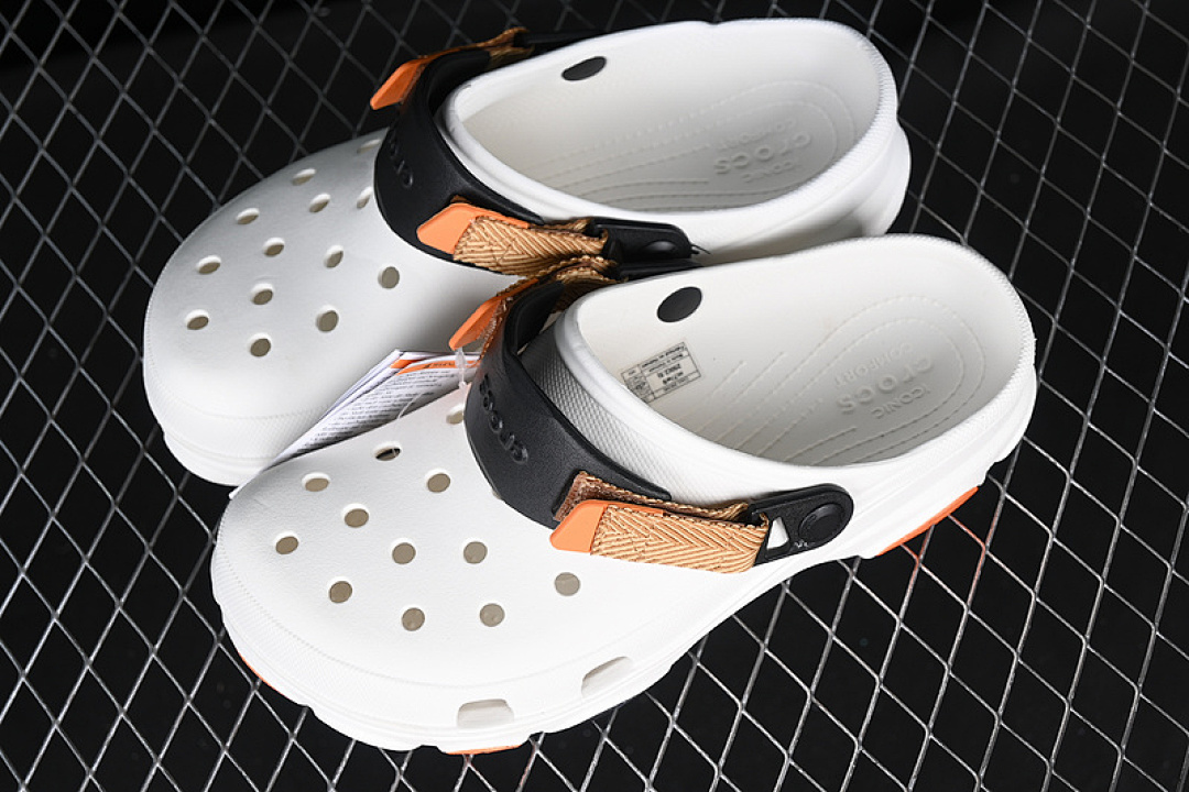 Crocs [CROCS CLASSIC CLOG WHITE/BROWN/BLACK]-[WOMAN:37-39]-[MAN:40-46] - Image 3