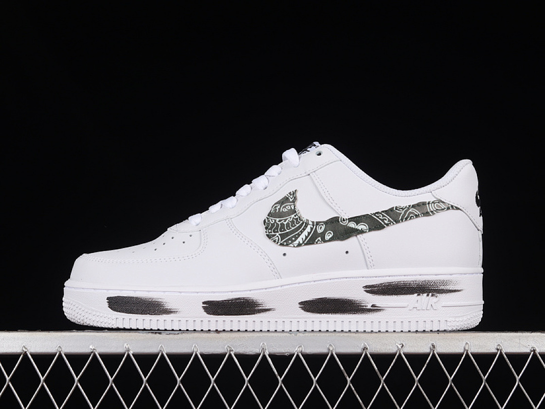 Nike [DE0099-006]-[AIR FORCE 1 LOW 07 WHITE/WHITE/BLACK]-[WOMAN:36-39]-[MAN:40-45], photo 1
