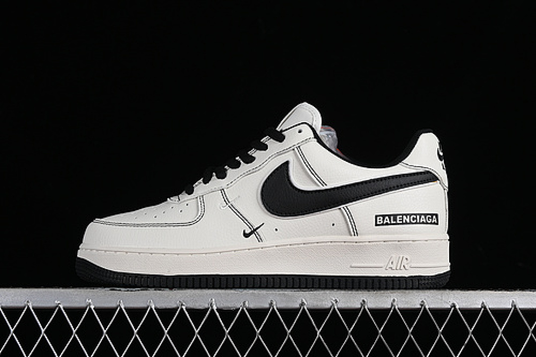 Nike [FR0538-090]-[BA*LEN*CIAGA AIR FORCE 1 07 LOW WHITE/BLACK]-[WOMAN:36-39]-[MAN:40-45], photo 1