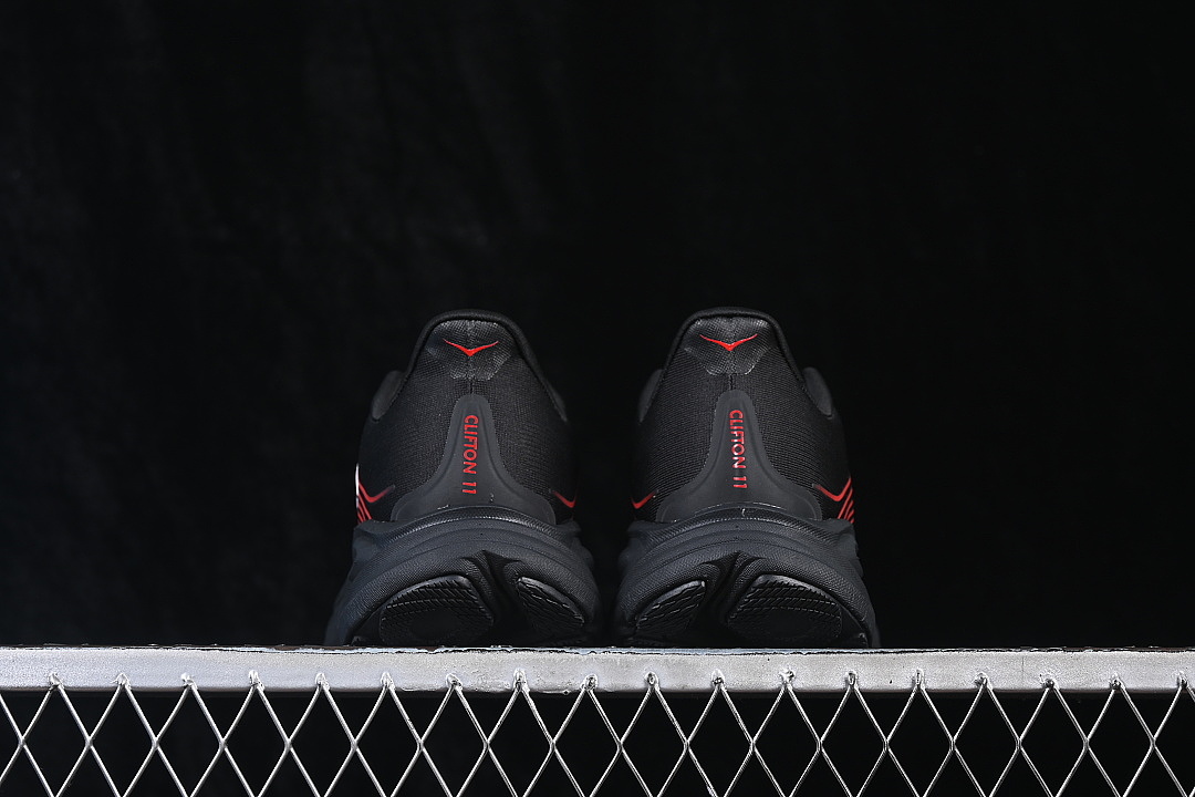 On Running [1176572 BLCKP]-[ONE CLIFTON 11 BREATHABLE SHOES BLACK/INKINESS]-[WOMAN:36-39]-[MAN:40-45] - Image 13