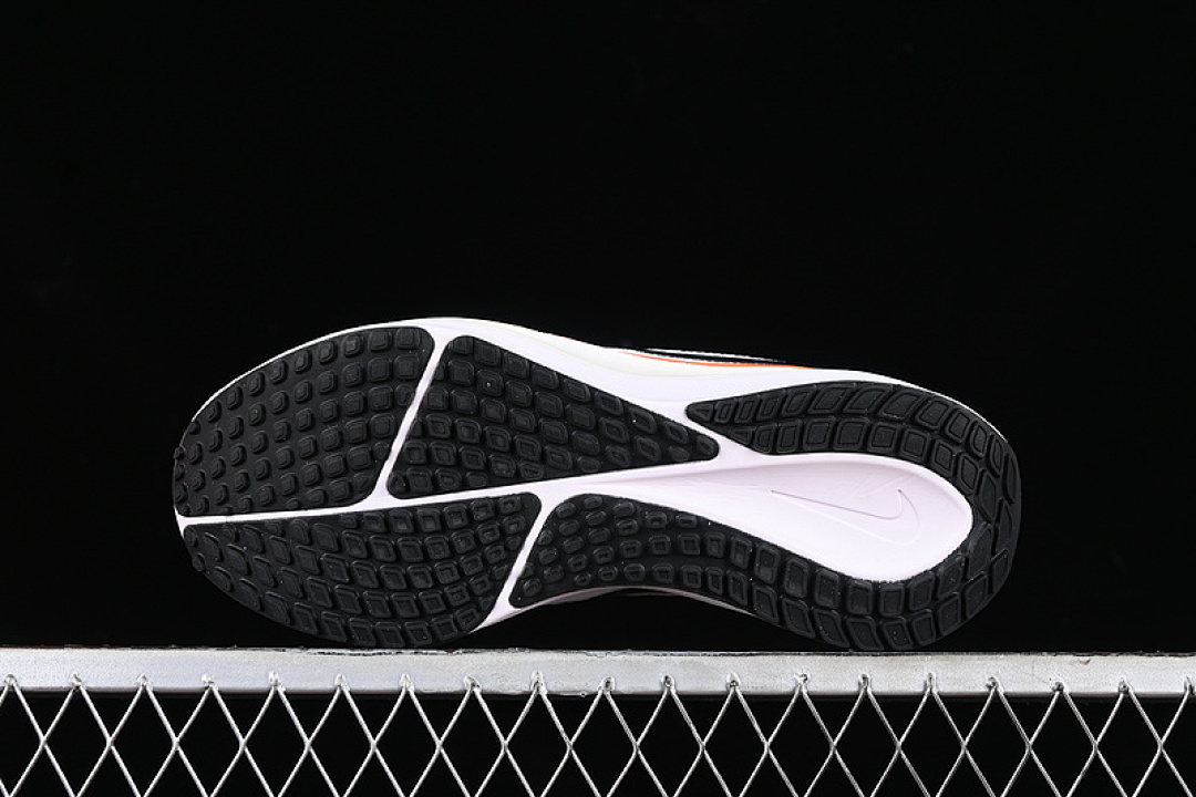 Nike [HF4914-100]-[AIR ZOOM VOMERO 17 WHITE/BRIGHT CRIMSON/VOLT/BLACK]-[MAN:39-46] - Image 15