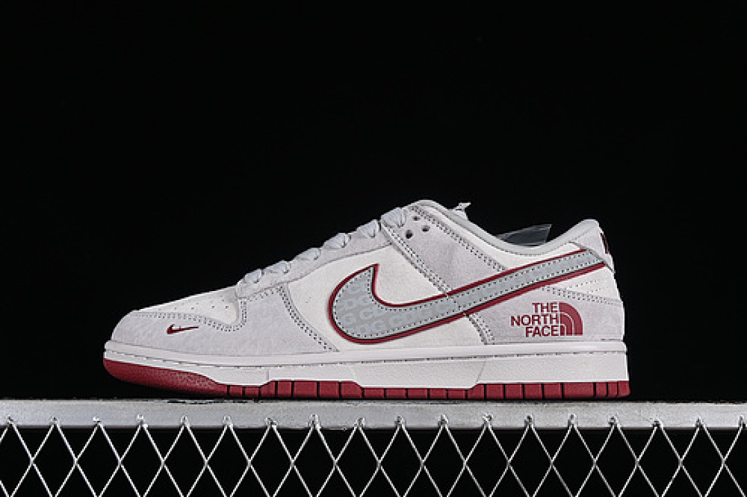 Comme des Garcons [DQ1098-336]-[DUNK LOW SB CDG WHITE/GREY/RED]-[WOMAN:36-39]-[MAN:40-45], photo 1