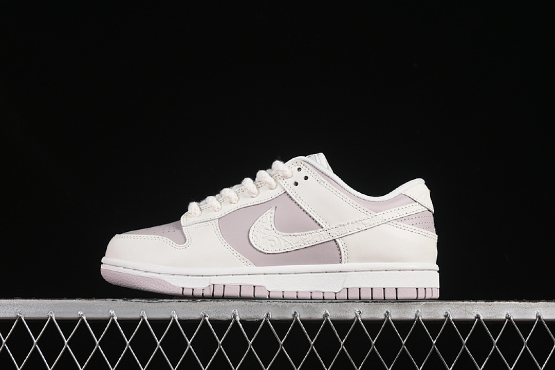 Purple Nike SB DUNK LOW WHITE/PURPLE · IH0639-011, photo 1
