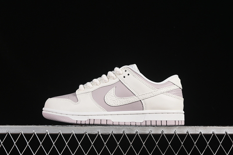 Purple Nike SB DUNK LOW WHITE/PURPLE · IH0639-011, photo 1