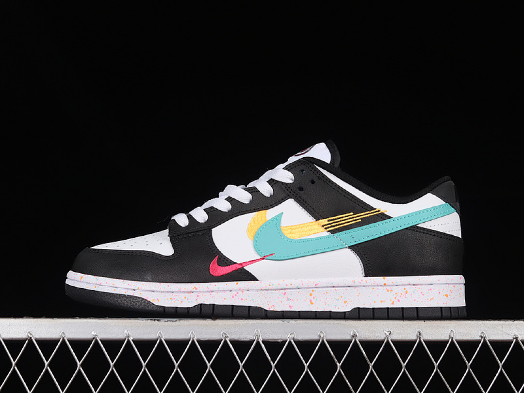 Nike DUNK LOW SB LUNAR NEW YEAR WHITE/WHITE/RUSH PINK/WASHED TEAL · FD4623-131, photo 1