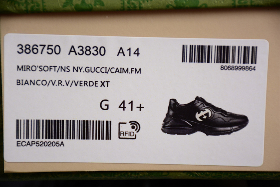 On Running [GU*CCI BLACK/WHITE]-[WOMAN:35-39]-[MAN:40-45] - Image 3