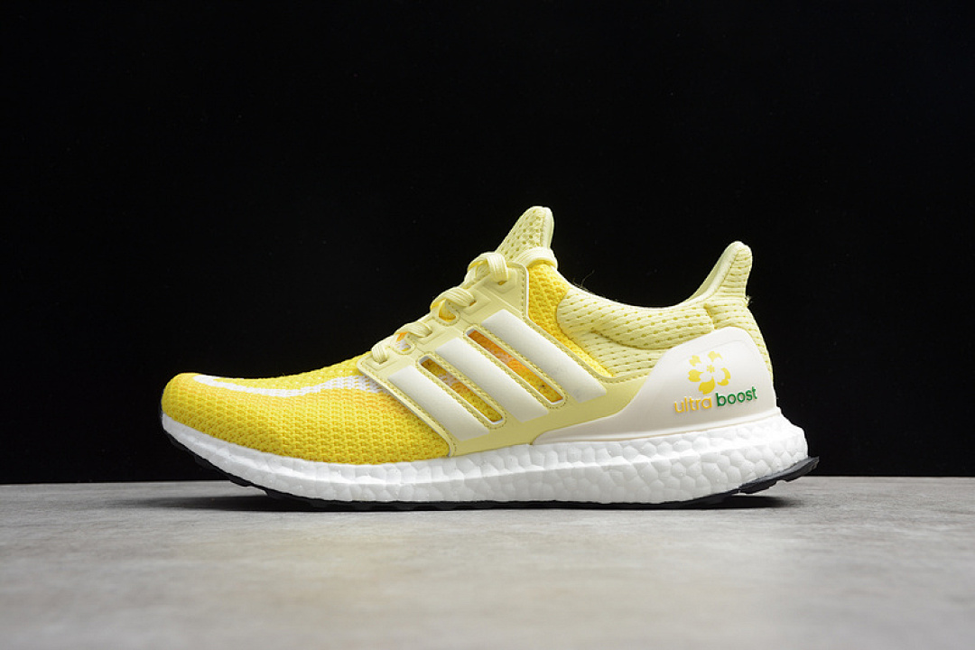 ULTRA BOOST 4.0 SHOES YELLOW/CLOUD WHITE · FW5232, photo 1