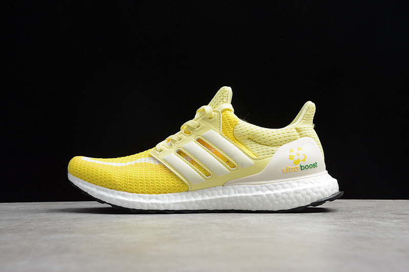 ULTRA BOOST 4.0 SHOES YELLOW/CLOUD WHITE · FW5232, photo 1