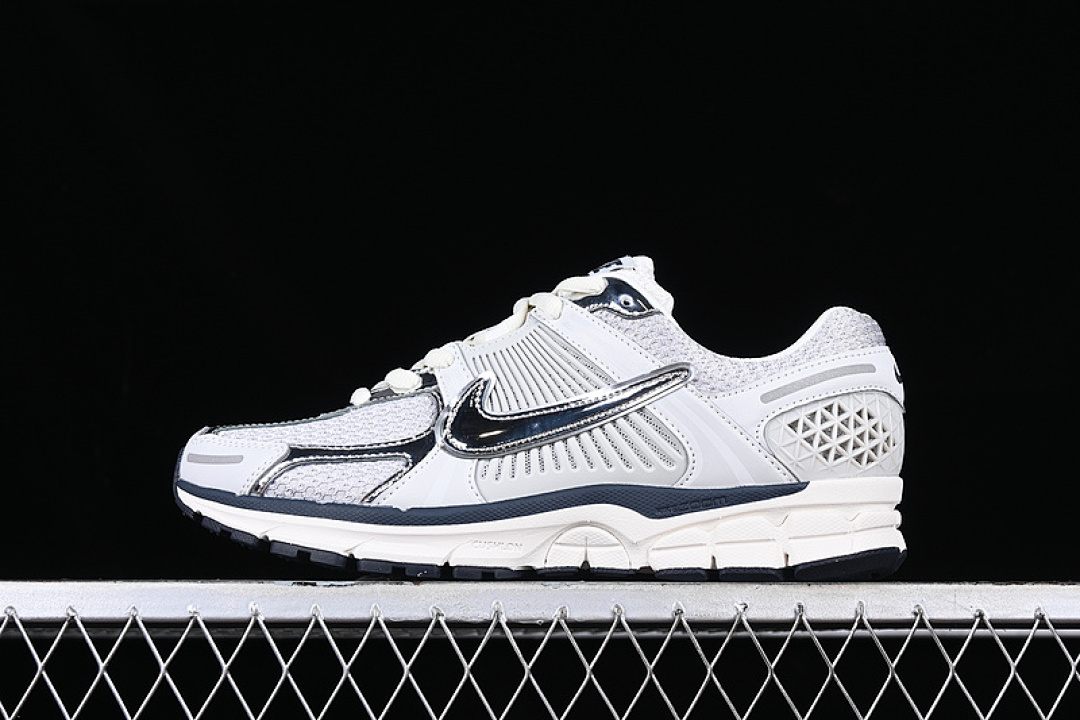 Nike [FD0884-025]-[ZOOM VOMERO 5 SP WHITE/BLACK/GREY]-[WOMAN:35.5-39]-[MAN:40-46] - Image 3