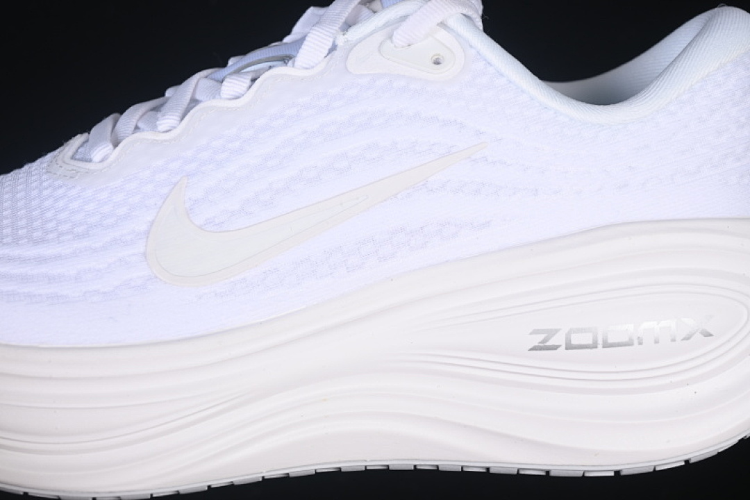 Nike [HV8150-102]-[VOMERO PLUS WHITE/METALLIC SILVER/LIGHT SMOKE GREY]-[WOMAN:36-39]-[MAN:40-45] - Image 8