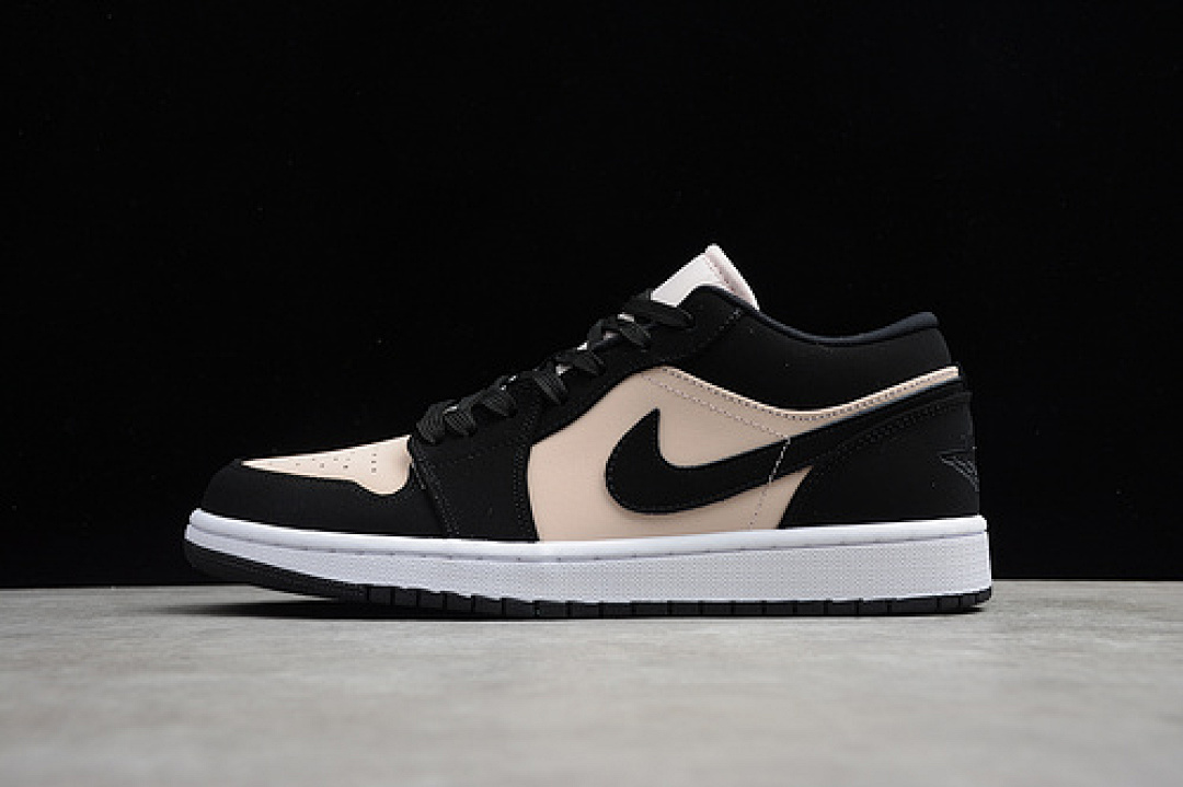 Jordan [DC0774-003]-[AIR JORDAN 1 LOW BLACK/GUAVA ICE-SAIL]-[WOMAN:36-39]-[MAN:40-47], photo 1