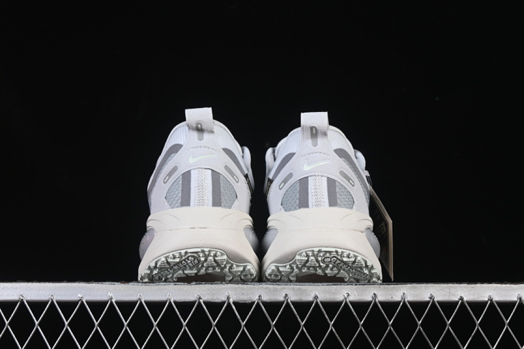 Nike [HQ7001-003]-[AIR ZOOM VOMERO 18 GTX CASUAL RUNNING SHOES GREY/WHITE]-[WOMAN:36-39]-[MAN:40-45] - Image 13