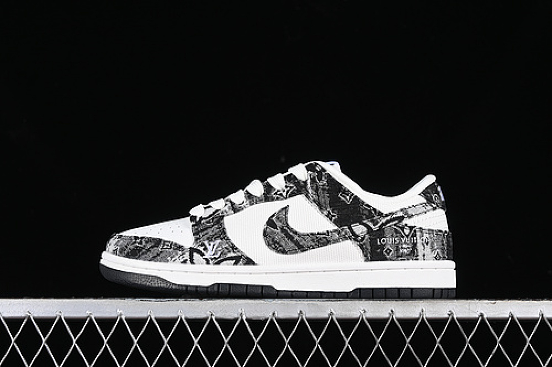 Unbranded [XB3802-351]-[SB DUNK LOW L*V WHITE/BLACK]-[WOMAN:36-39]-[MAN:40-45], photo 1