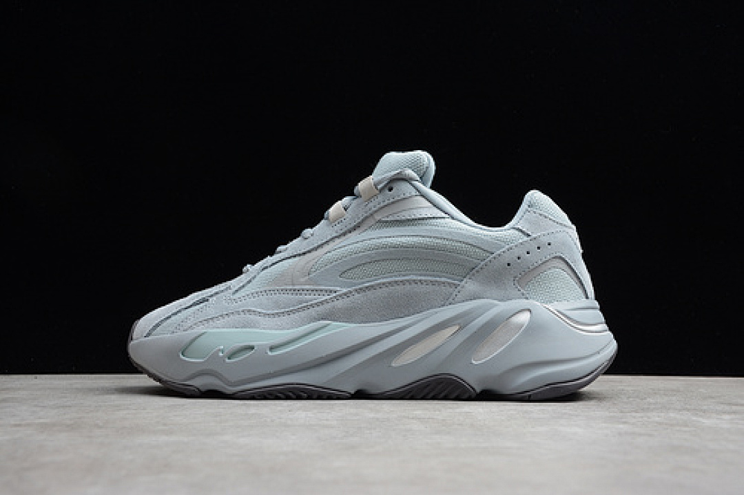 Adidas Adidas YEEZY BOOST 700 V2 HOSPITAL BLUE/GREY · FV8424, photo 1