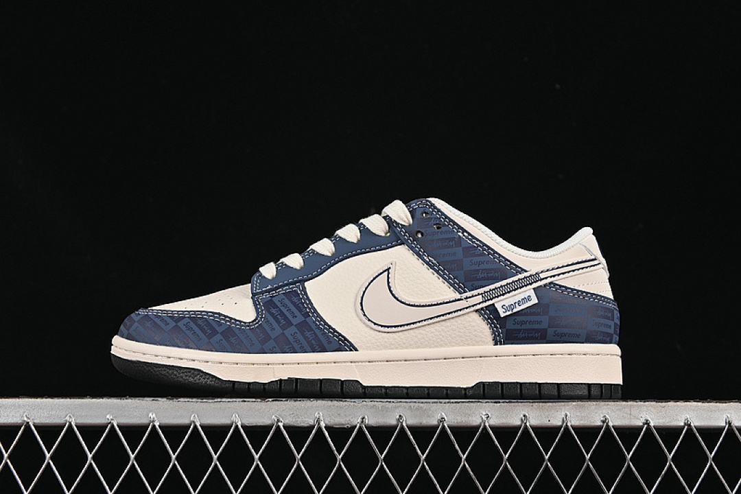 Supreme Nike SB DUNK LOW SUPREME WHITE/BLUE · FC1688-228, photo 1