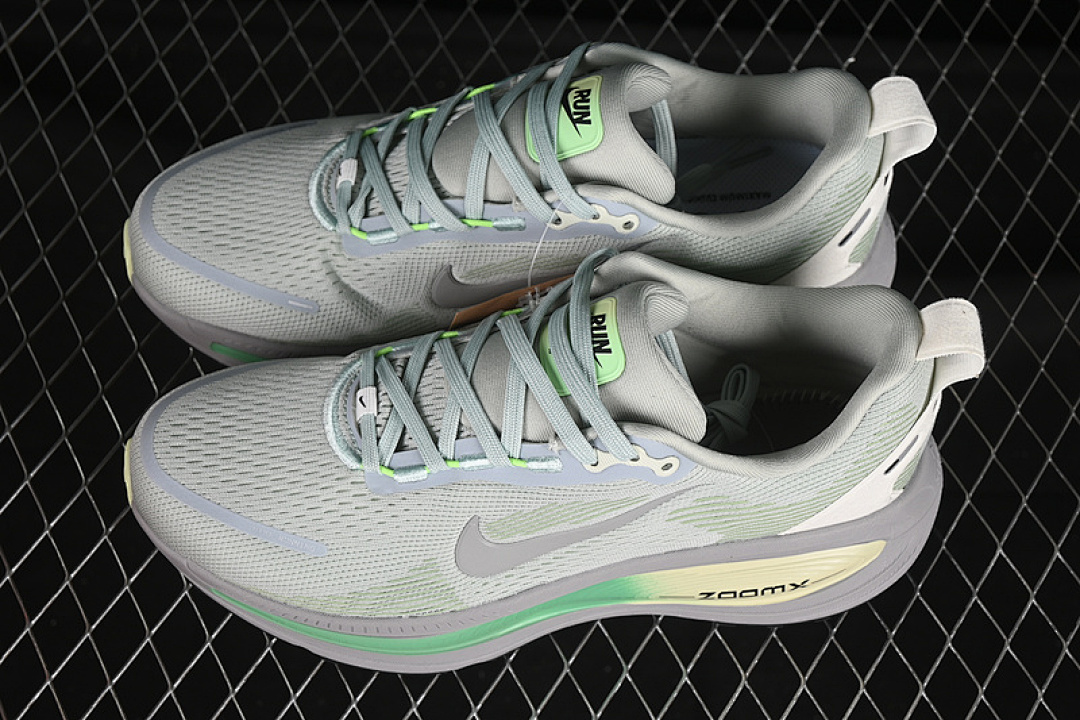 Nike [HM6803-002]-[AIR ZOOM VOMERO 18 LIGHT SILVER/BARELY VOLT/DUSTY OLIVE/COLLEGE GREY]-[36-45] - Image 11
